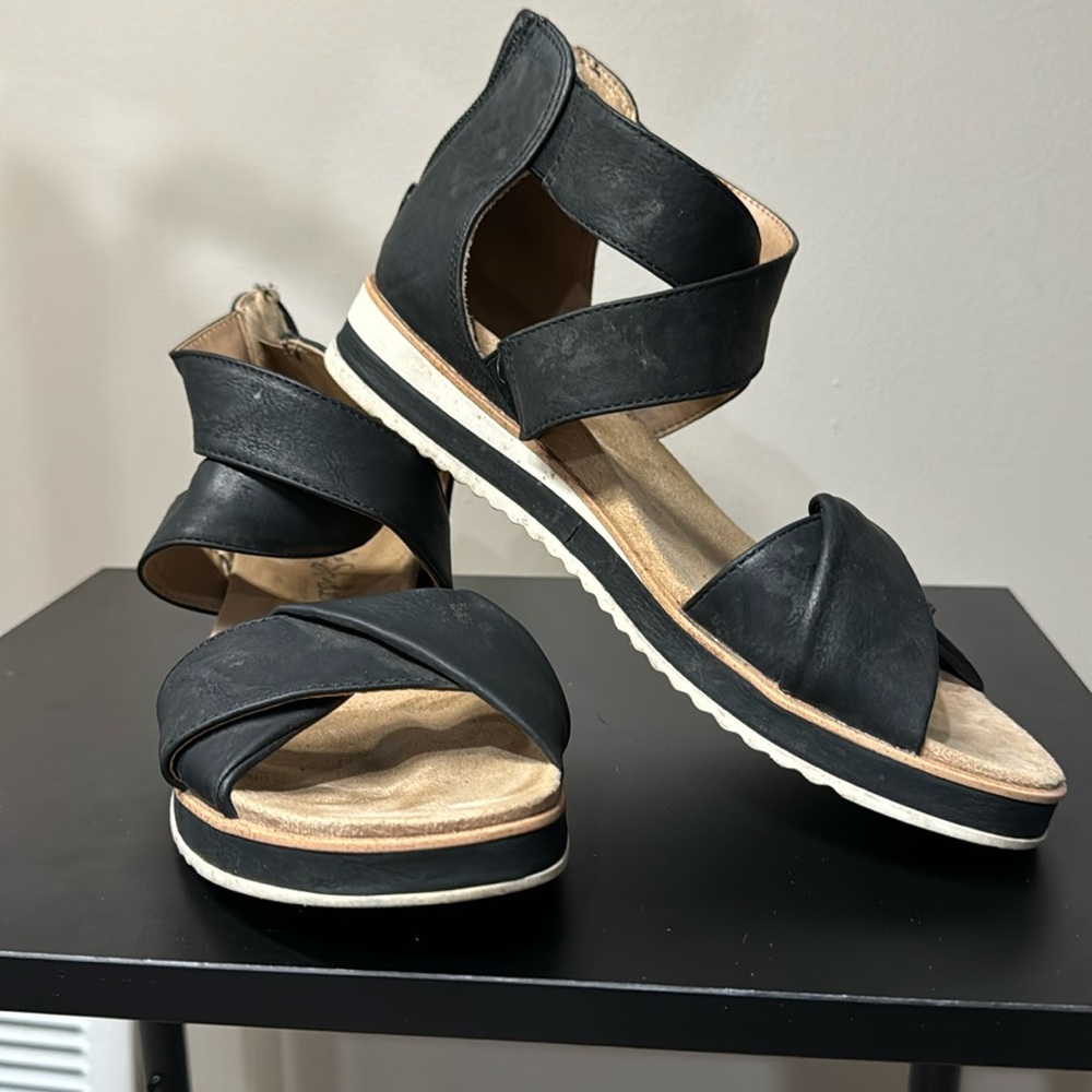 Women’s sandals